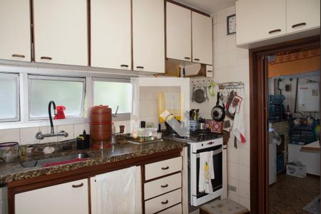 Apartamento à venda com 143m², 4 quartos e 2 vagasCozinha