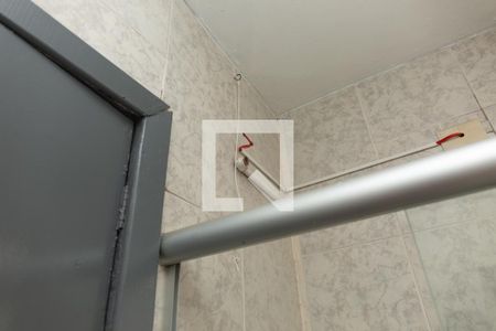 Banheiro de kitnet/studio à venda com 1 quarto, 29m² em São Sebastião, Porto Alegre