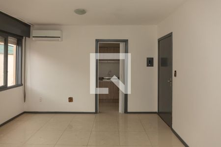 Sala/Quarto de kitnet/studio à venda com 1 quarto, 29m² em São Sebastião, Porto Alegre