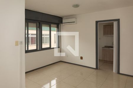 Sala/Quarto de kitnet/studio à venda com 1 quarto, 29m² em São Sebastião, Porto Alegre