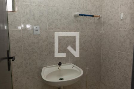 Banheiro de kitnet/studio à venda com 1 quarto, 29m² em São Sebastião, Porto Alegre