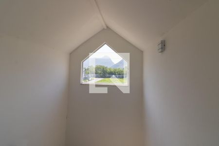 Casa de condomínio para alugar com 330m², 4 quartos e 3 vagasSótão