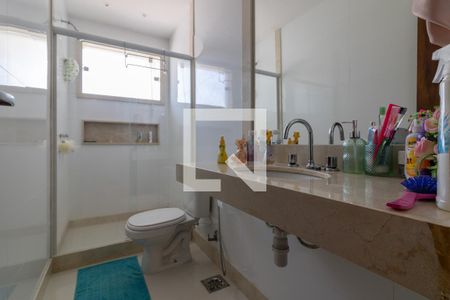 Casa de condomínio para alugar com 330m², 4 quartos e 3 vagasSuíte 2 - Banheiro