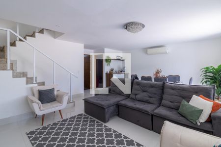 Casa de condomínio para alugar com 350m², 4 quartos e 2 vagasSala