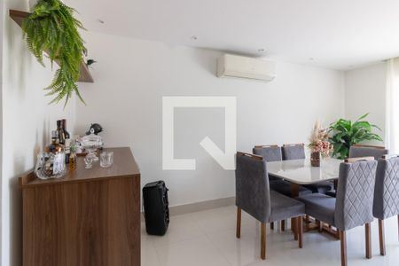 Sala de casa de condomínio para alugar com 4 quartos, 330m² em Vargem Pequena, Rio de Janeiro