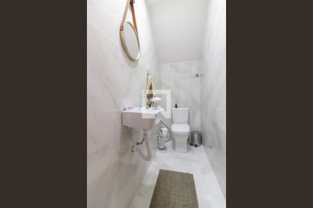 Casa de condomínio para alugar com 330m², 4 quartos e 3 vagasLavabo