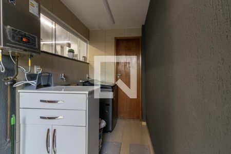 Casa de condomínio para alugar com 330m², 4 quartos e 3 vagasÁrea de Serviço