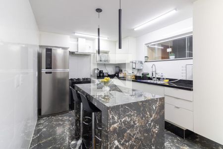 Casa de condomínio para alugar com 330m², 4 quartos e 3 vagasCozinha