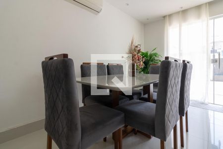 Sala de casa de condomínio para alugar com 4 quartos, 330m² em Vargem Pequena, Rio de Janeiro