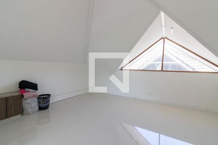 Casa de condomínio para alugar com 330m², 4 quartos e 3 vagasSótão