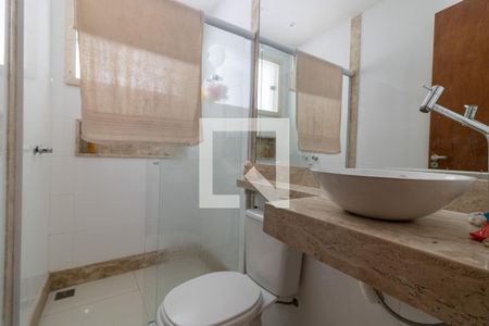 Casa de condomínio para alugar com 330m², 4 quartos e 3 vagasSuíte 4 - Banheiro