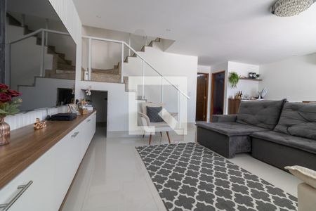 Casa de condomínio para alugar com 350m², 4 quartos e 2 vagasSala