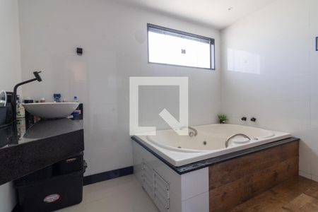 Casa de condomínio para alugar com 330m², 4 quartos e 3 vagasSuíte 1 - Banheiro