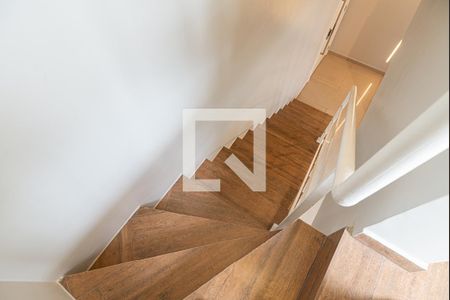 Apartamento à venda com 101m², 1 quarto e 2 vagas Apartamento à venda com 101m², 1 quarto e 2 vagasEscada