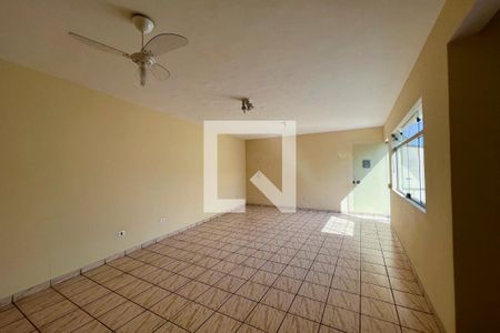 Casa à venda com 267m², 4 quartos e 3 vagas Casa à venda com 267m², 4 quartos e 3 vagasSalão de Festas