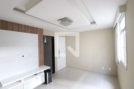Sala de casa de condomínio para alugar com 2 quartos, 60m² em Colubandê, São Gonçalo