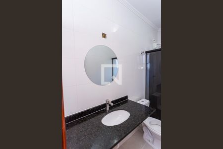 Casa de condomínio à venda com 166m², 3 quartos e 5 vagasBanheiro