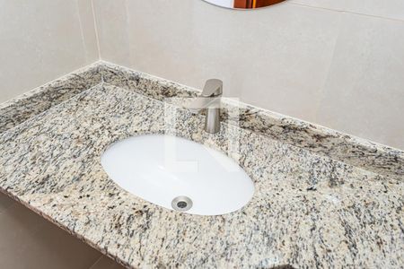 Casa de condomínio à venda com 166m², 3 quartos e 5 vagasBanheiro suite