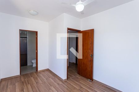 Casa de condomínio à venda com 166m², 3 quartos e 5 vagasSuite