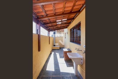 Casa de condomínio à venda com 166m², 3 quartos e 5 vagasÁrea de serviço