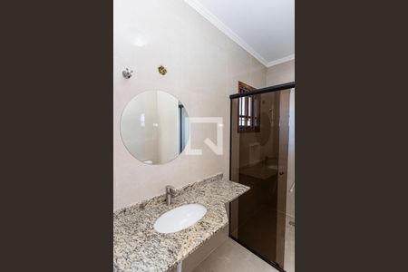 Casa de condomínio à venda com 166m², 3 quartos e 5 vagasBanheiro suite