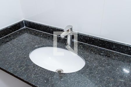 Casa de condomínio à venda com 166m², 3 quartos e 5 vagasBanheiro