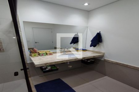 Apartamento para alugar com 110m², 2 quartos e 2 vagas Apartamento para alugar com 110m², 2 quartos e 2 vagasBanheiro da Primeira Suíte