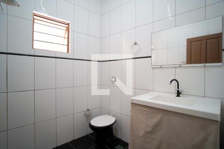 Casa para alugar com 70m², 2 quartos e 2 vagasBanheiro