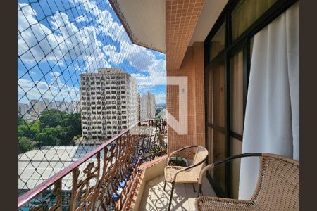 Apartamento à venda com 170m², 3 quartos e 2 vagasVaranda