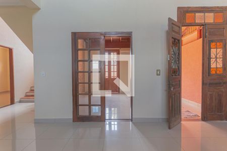 Casa à venda com 110m², 3 quartos e 4 vagassala 3
