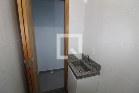 Banheiro de casa para alugar com 1 quarto, 25m² em Jardim Vila Formosa, São Paulo