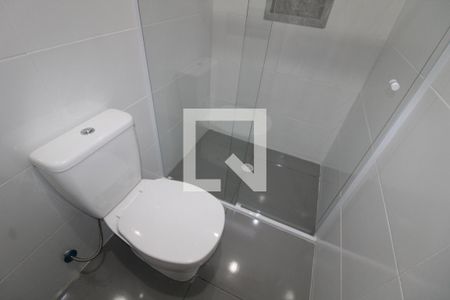 Banheiro de casa para alugar com 1 quarto, 25m² em Jardim Vila Formosa, São Paulo