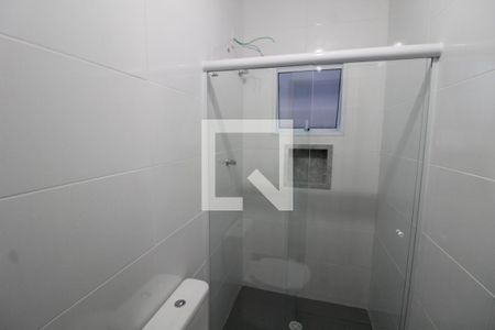 Banheiro de casa para alugar com 1 quarto, 25m² em Jardim Vila Formosa, São Paulo