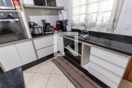 Casa à venda com 220m², 3 quartos e 6 vagasCozinha - Armários