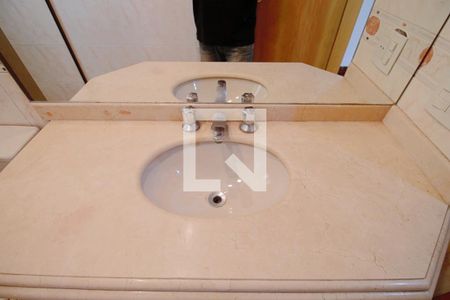 Apartamento à venda com 120m², 2 quartos e 3 vagas Apartamento à venda com 120m², 2 quartos e 3 vagasBanheiro