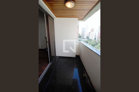 Apartamento à venda com 120m², 2 quartos e 3 vagas Apartamento à venda com 120m², 2 quartos e 3 vagasVaranda