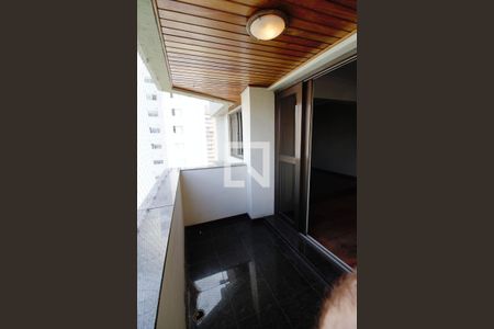 Apartamento à venda com 120m², 2 quartos e 3 vagas Apartamento à venda com 120m², 2 quartos e 3 vagasVaranda