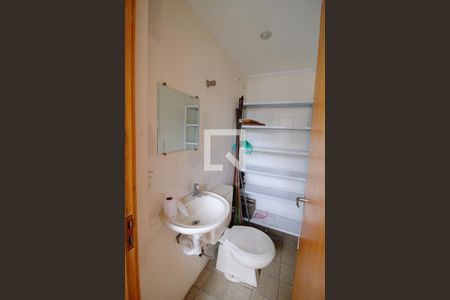 Apartamento à venda com 120m², 2 quartos e 3 vagas Apartamento à venda com 120m², 2 quartos e 3 vagasBanheiro de serviço