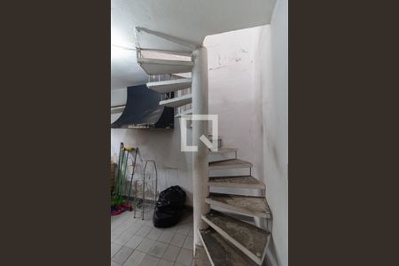 Casa à venda com 253m², 3 quartos e 2 vagasEscada