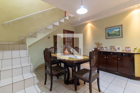 Sala de casa à venda com 3 quartos, 253m² em Vila Arapuã, São Paulo