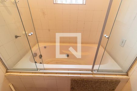 Casa à venda com 253m², 3 quartos e 2 vagasBanheiro 3