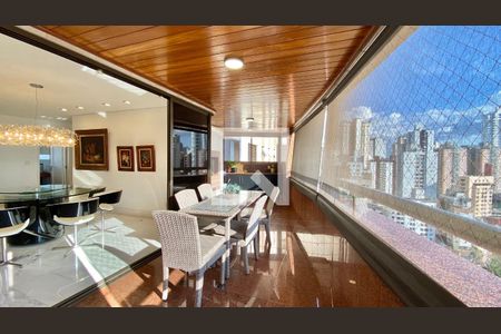 Apartamento à venda com 271m², 3 quartos e 4 vagasVaranda