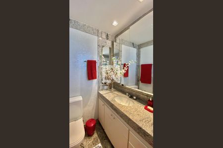 Apartamento à venda com 271m², 3 quartos e 4 vagasBanheiro Suite