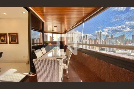 Apartamento à venda com 271m², 3 quartos e 4 vagasVaranda