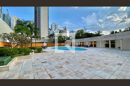 Apartamento à venda com 271m², 3 quartos e 4 vagasÁrea comum - Piscina