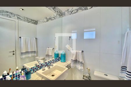 Apartamento à venda com 271m², 3 quartos e 4 vagasBanheiro Suite