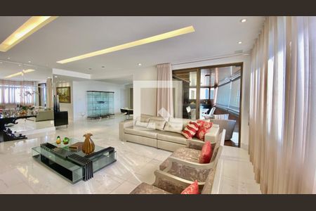 Apartamento à venda com 271m², 3 quartos e 4 vagasSala