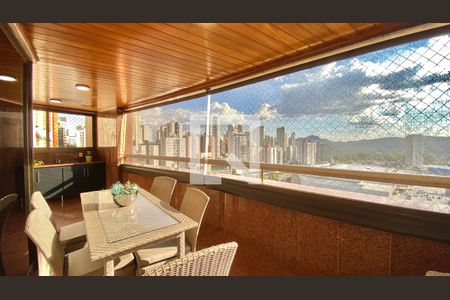 Apartamento à venda com 271m², 3 quartos e 4 vagasVaranda