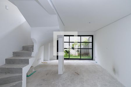 Casa de condomínio à venda com 101m², 2 quartos e 1 vagaSala