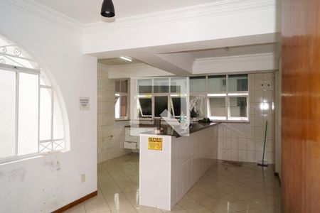 Casa à venda com 810m², 12 quartos e 4 vagas Casa à venda com 810m², 12 quartos e 4 vagasCozinha